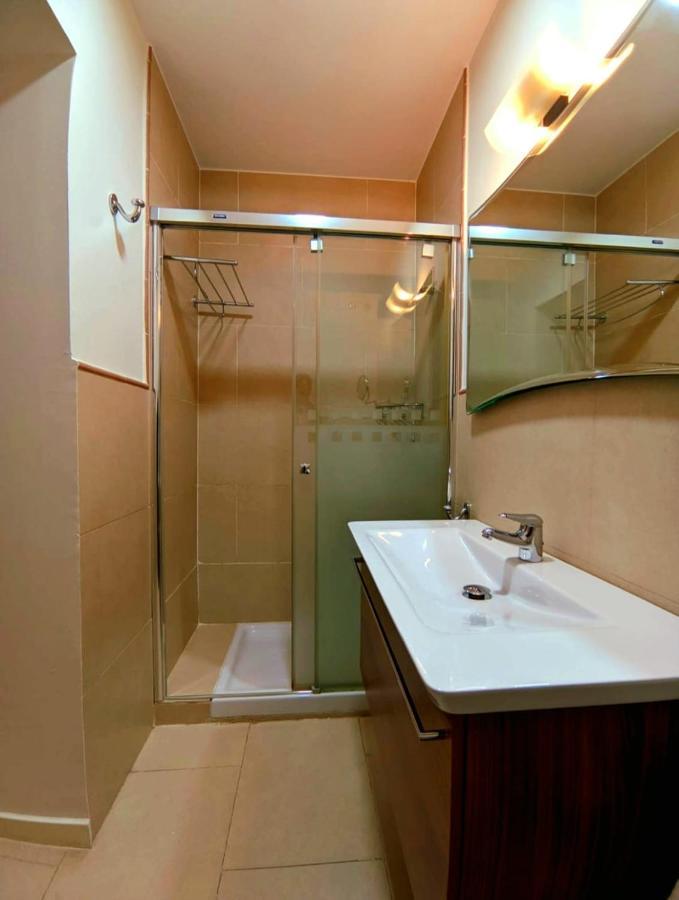 Apartamento Spinola Home Sevilla Bagian luar foto